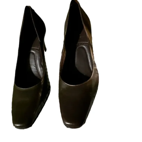 Vintage Cole Haan Leather Dark Brown Walking Heels Pristine Designer Luxury