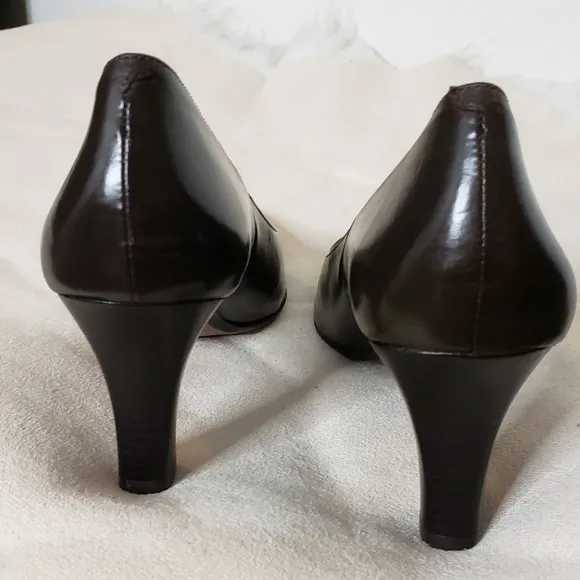 Vintage Cole Haan Leather Dark Brown Walking Heels Pristine Designer Luxury