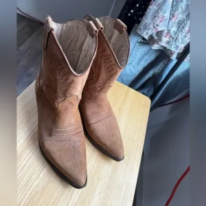 VINTAGE Guess by Georges MarcianoWomen's Western Ankle Boots,LEATHER sz 10 Y2K