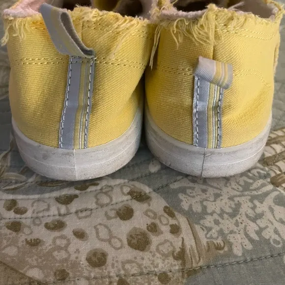 Vionic Beach Cloth Yellow Canvas Shoes Sz 8 - Euro 39