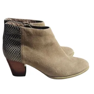 VIONIC Bromley Taupe Ankle Boots Suede Embossed Snakeskin Sz 10 Rubbing on Front