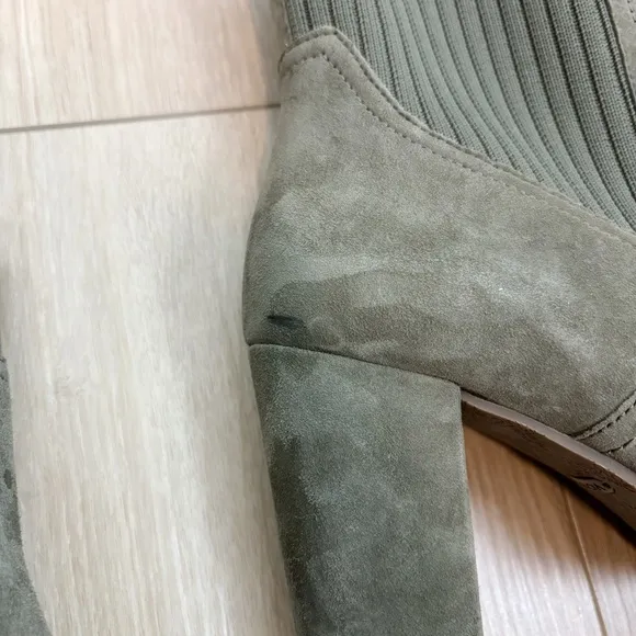 VIONIC Kaylee Ankle Boot in Green Suede Size 8.5