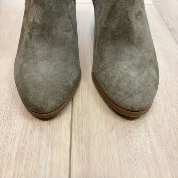 VIONIC Kaylee Ankle Boot in Green Suede Size 8.5