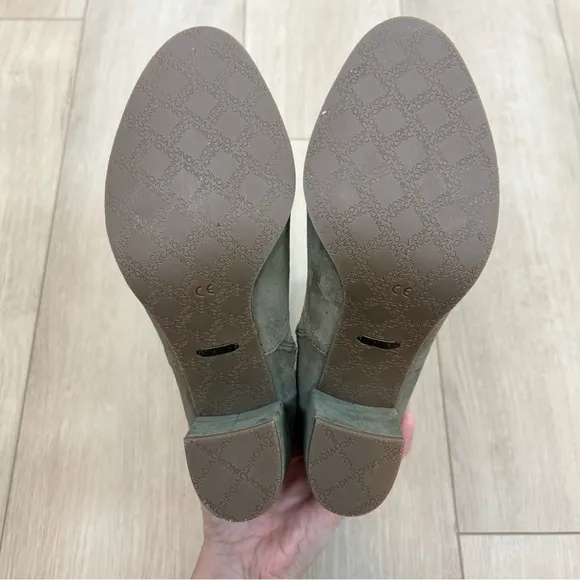 VIONIC Kaylee Ankle Boot in Green Suede Size 8.5