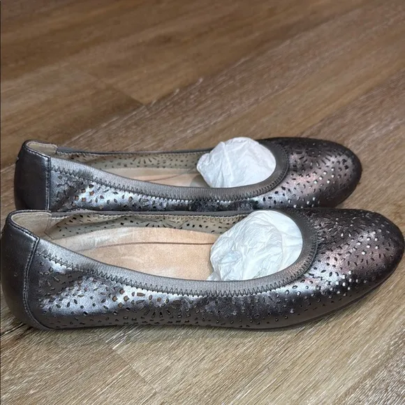 Vionic Size 9.5 Silver Flats with Perforated Design