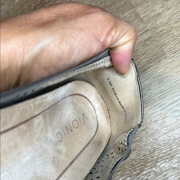 Vionic Size 9.5 Silver Flats with Perforated Design
