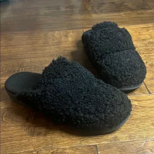Vionic Black Gemma Faux Shearling Mule Slippers, size 10