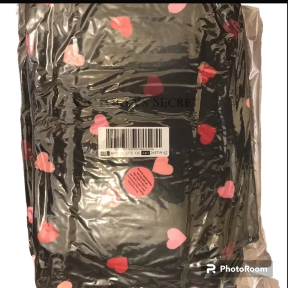 VS BLACK M/LShort Cozy Robe, BLACK HEART SLIPPERS &amp; HEARTS BLANKET