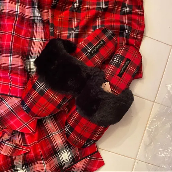 Vs flannel romper vs faux fur slippers &amp; bag plaid