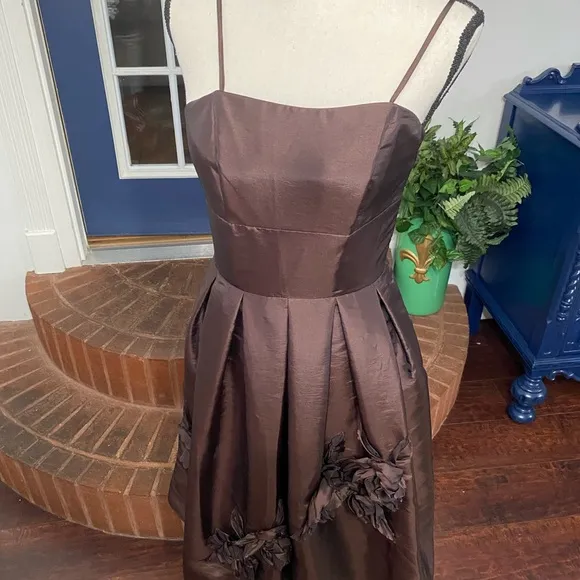 Watters &amp; Watters Brown oragami formal dress with pockets Size 4