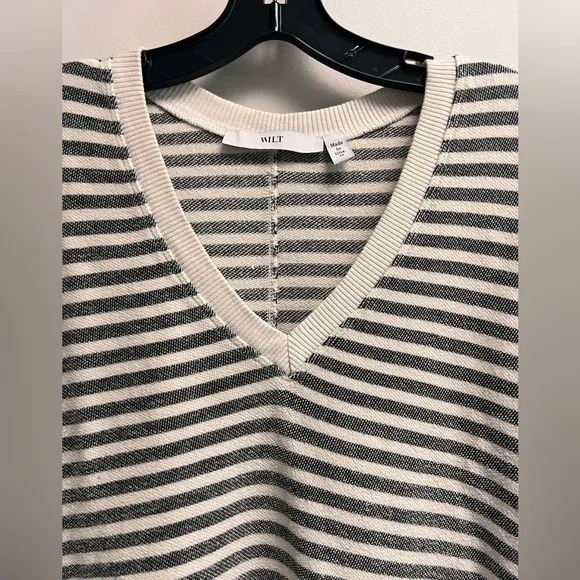 WILT Women’s Cream and Grey Striped V-Neck Sweater Shirt - Size Medium