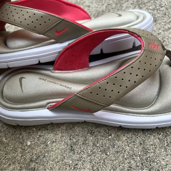WMNS NIKE COMFORT THONG LIGHT PINK MAGENTA MEDIUM GREY WHITE FOOTBED