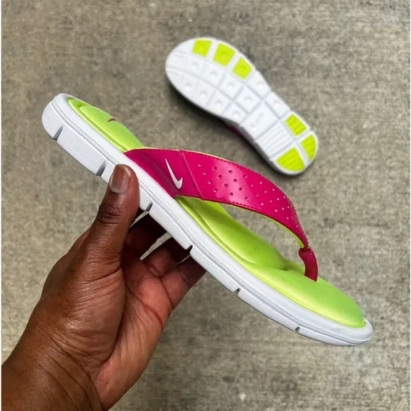 WMNS NIKE COMFORTSTHONGS PINKS LIMES WHITES FOOTBEDS
