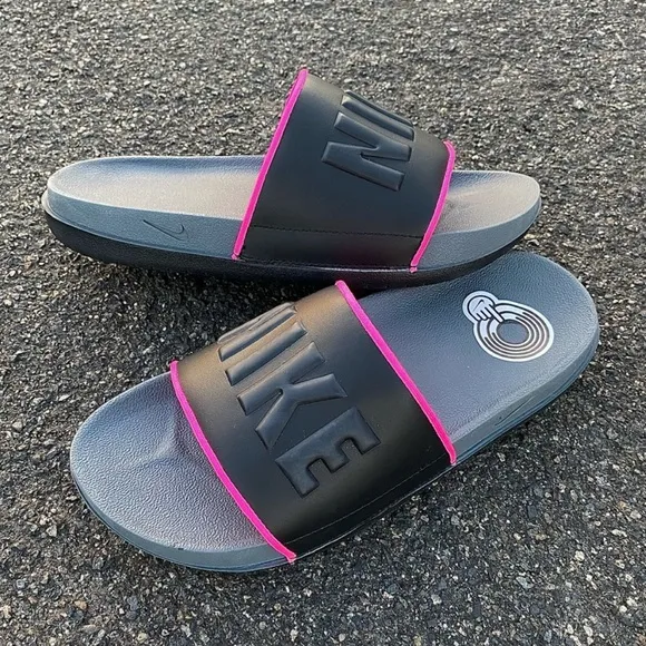 WMNS NIKE OFFCOURT SLIDE BLACK HOT PINK OFF COURT FLIP FLOP SANDAL SLIDES BLINK