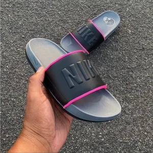 WMNS NIKE OFFCOURT SLIDE BLACK HOT PINK OFF COURT FLIP FLOP SANDAL SLIDES BLINK