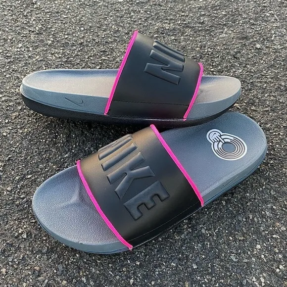 WMNS NIKE OFFCOURT SLIDE BLACK HOT PINK OFF COURT FLIP FLOP SANDAL SLIDES BLINK