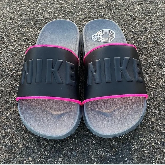 WMNS NIKE OFFCOURT SLIDE BLACK HOT PINK OFF COURT FLIP FLOP SANDAL SLIDES BLINK