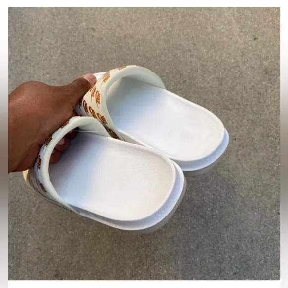 WMNS NIKE OFFCOURT SLIDE GOLD OFF COURT FLIP FLOP SANDAL SLIDECOPPER BEIGE