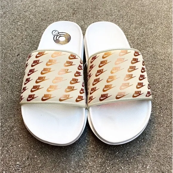 WMNS NIKE OFFCOURT SLIDE GOLD OFF COURT FLIP FLOP SANDAL SLIDECOPPER BEIGE