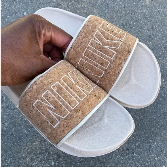 WMNS NIKE OFFCOURT SLIDE WOODY WOOD OFF WOODGRAIN COURT FLIP FLOP SANDAL WHITE