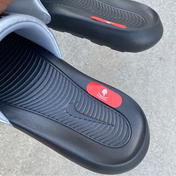 WMNS VICTOR ONE SLIDE SILVERS BLACKS
