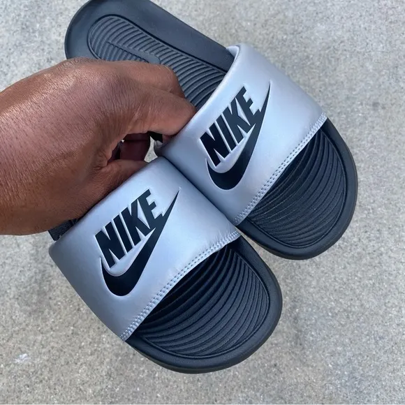 WMNS VICTOR ONE SLIDE SILVERS BLACKS
