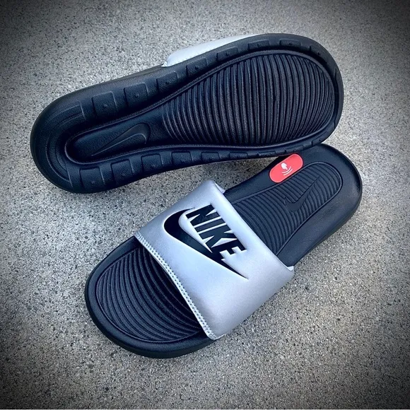 WMNS VICTOR ONE SLIDE SILVERS BLACKS