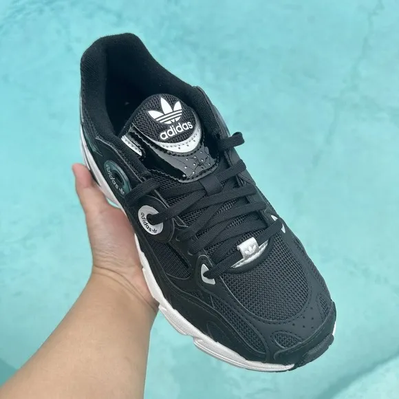 WOMEN'S Adidas Astir Sneaker Black White GY5260