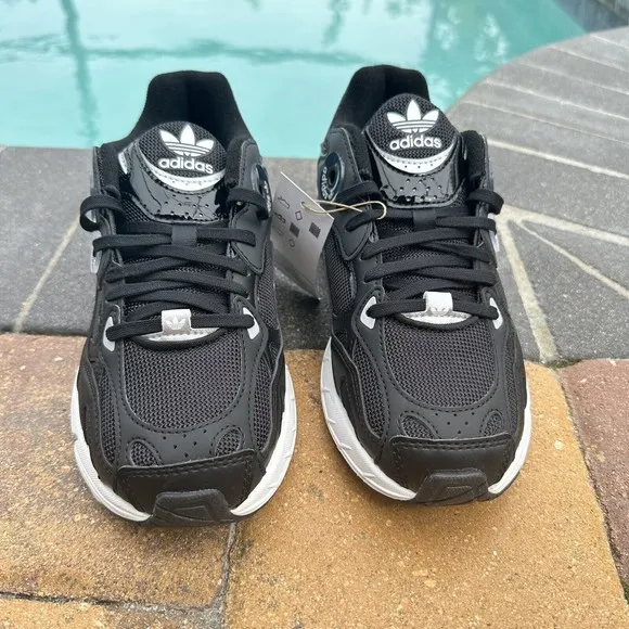 WOMEN'S Adidas Astir Sneaker Black White GY5260