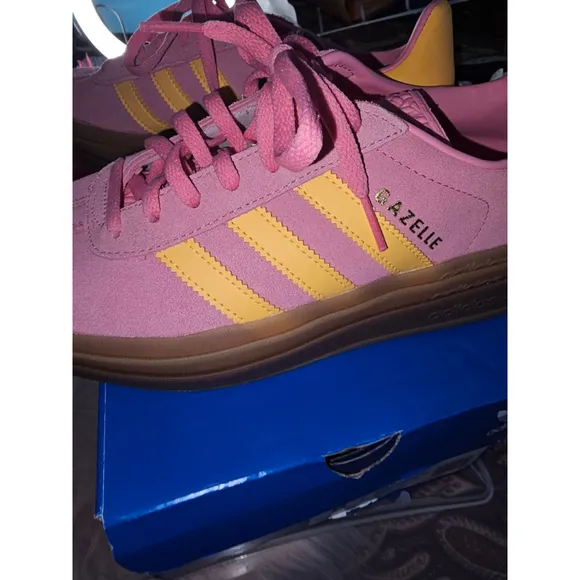 Women's Adidas Gazelle Sneakers Size 8 Pink and Yellow