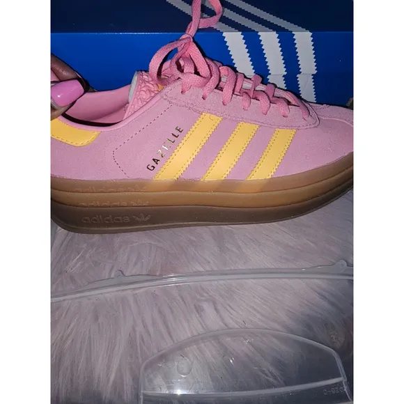 Women's Adidas Gazelle Sneakers Size 8 Pink and Yellow