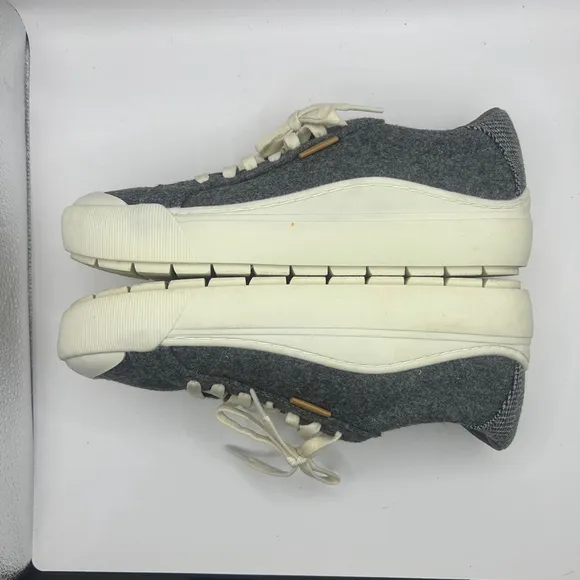 Women's Dr. Scholl's Gray Felt Sneakers Size 8.5