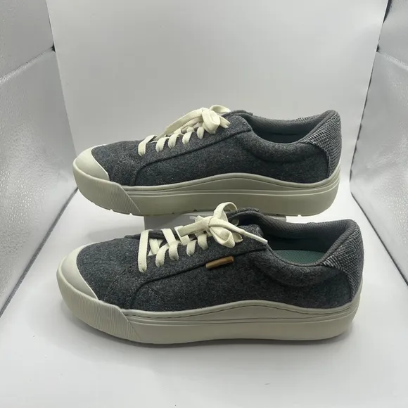 Women's Dr. Scholl's Gray Felt Sneakers Size 8.5