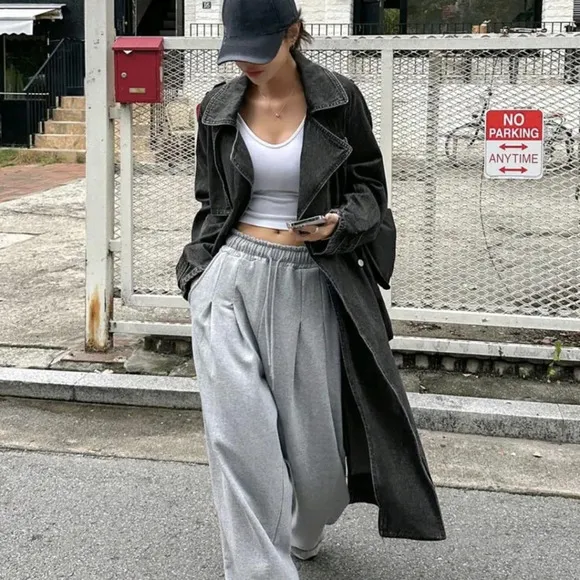 Women's Front Button Long Sleeve Pocket Minimalist Long Denim Jacket