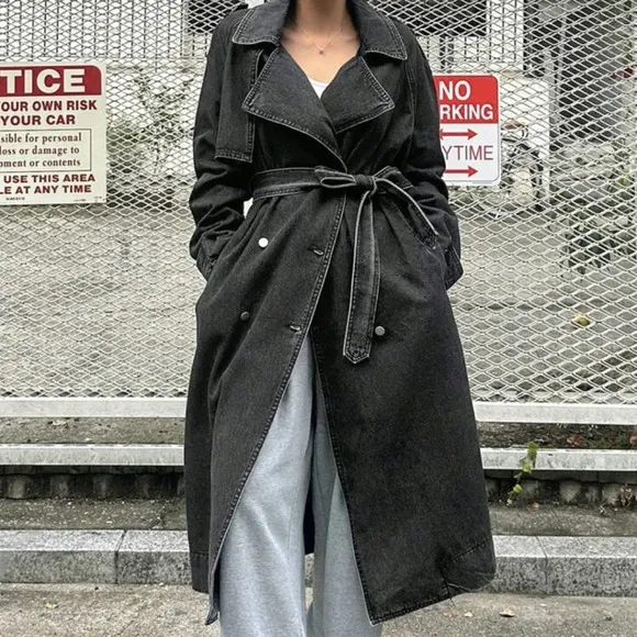 Women's Front Button Long Sleeve Pocket Minimalist Long Denim Jacket