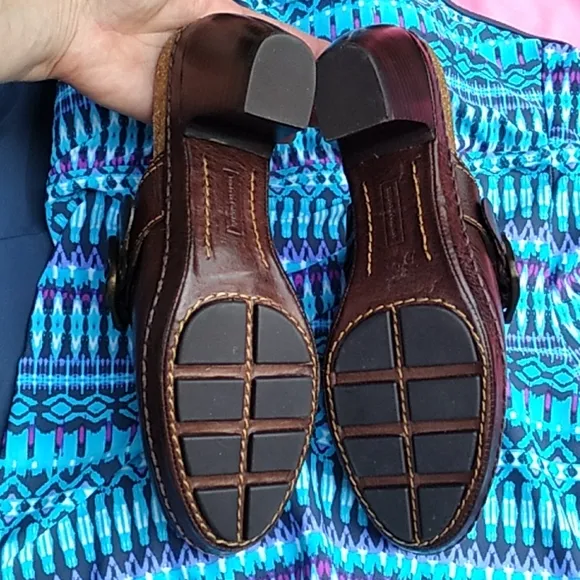 Women's Frye brown leather shoes 👞size 9