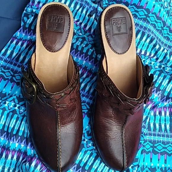 Women's Frye brown leather shoes 👞size 9