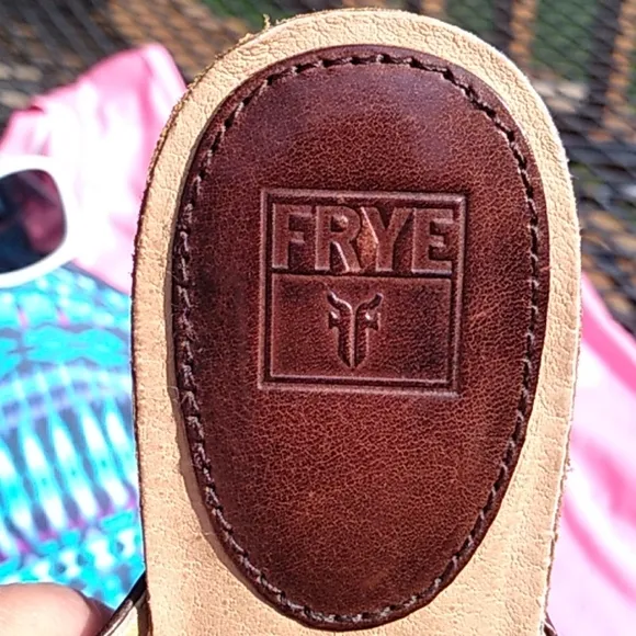 Women's Frye brown leather shoes 👞size 9