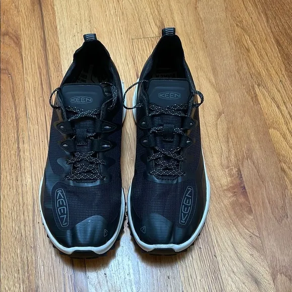 Women’s Hiking Shoes Size 9 KEEN