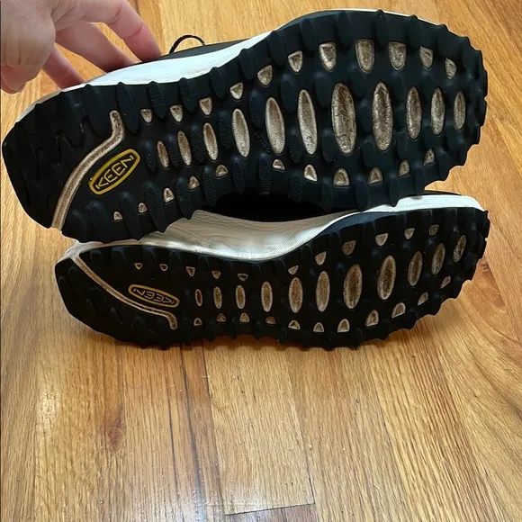 Women’s Hiking Shoes Size 9 KEEN