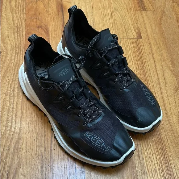 Women’s Hiking Shoes Size 9 KEEN