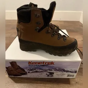 Women’s Kenetrek Hiking Boots Size 8