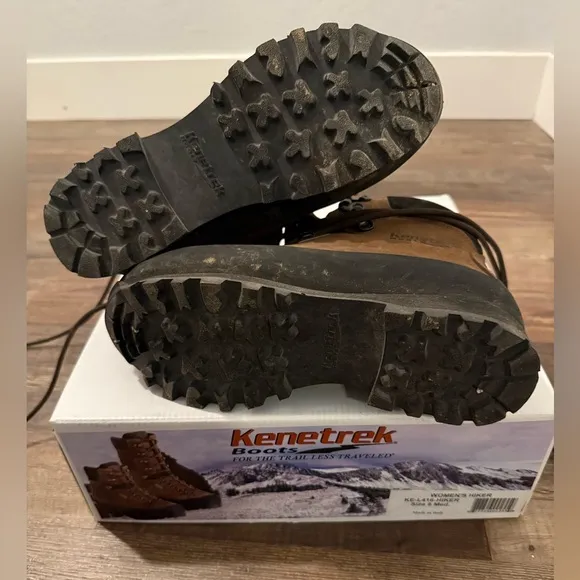 Women’s Kenetrek Hiking Boots Size 8