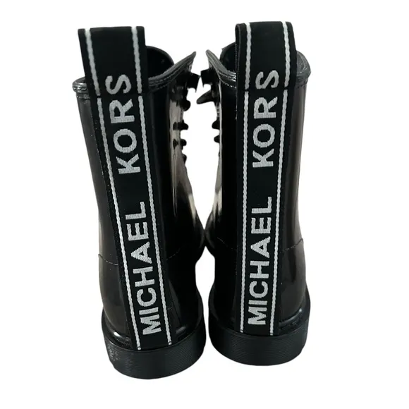 Women’s Michael Kors Black Patent Leather Boots w / Logo Backstrap, Size 7.