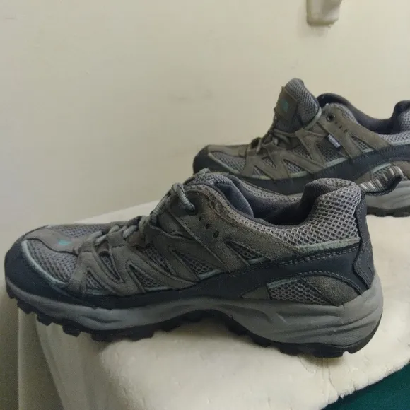 Womens THE NORTH FACE Gray &amp; Blue Hiking Shoes Size 9