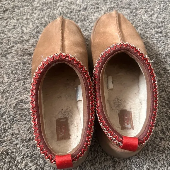 Women’s UGG Tazz Slippers Size 8