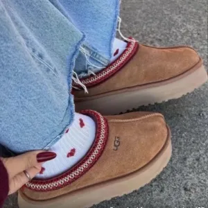 Women’s UGG Tazz Slippers Size 8
