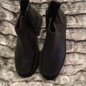 Women’s zodiac chunky boots