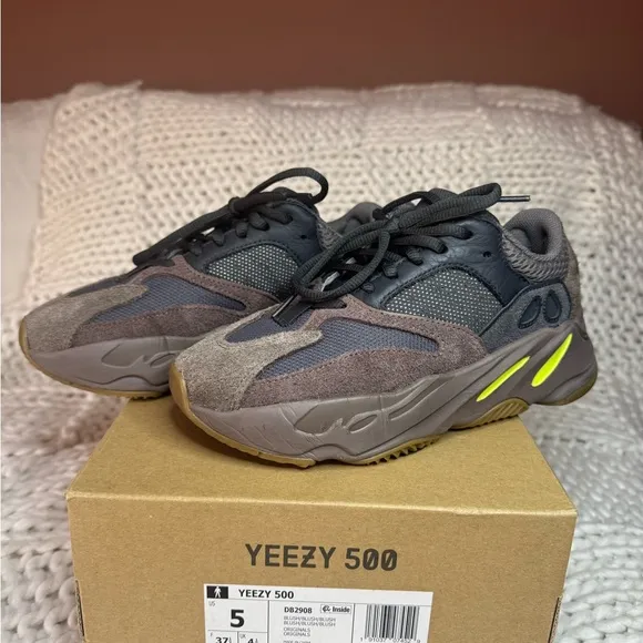 Yeezys boost 700 Mauve - Yeezy Kids Shoes - Gray and Brown