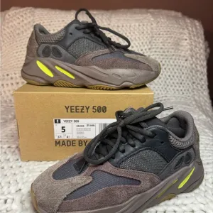 Yeezys boost 700 Mauve - Yeezy Kids Shoes - Gray and Brown
